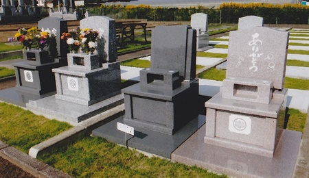 陸カロート型芝生墓地の写真